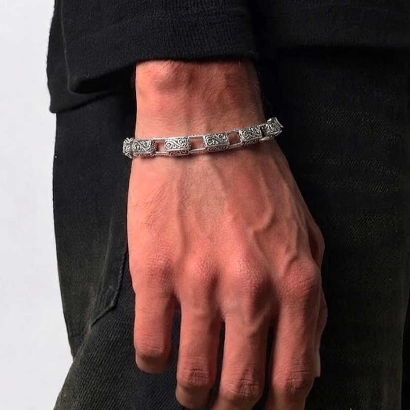 Regal Link Bracelet